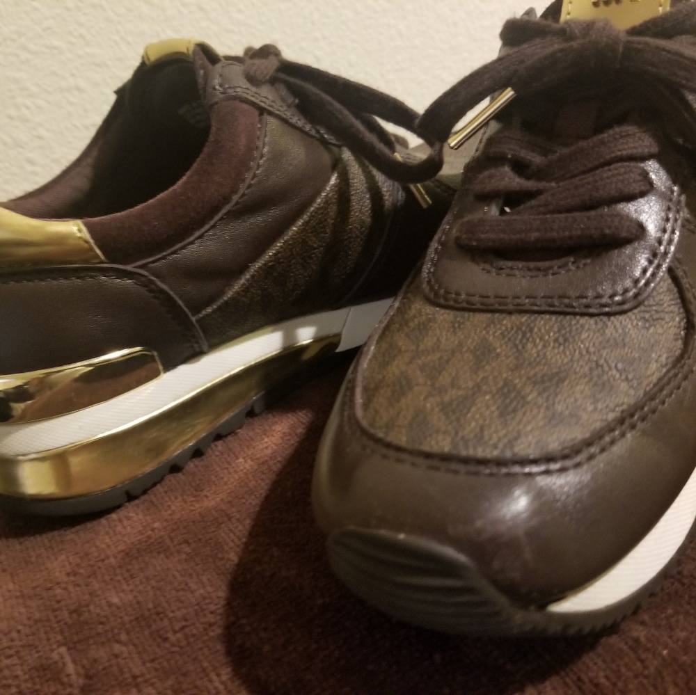 sneakers - Picture 5 of 5